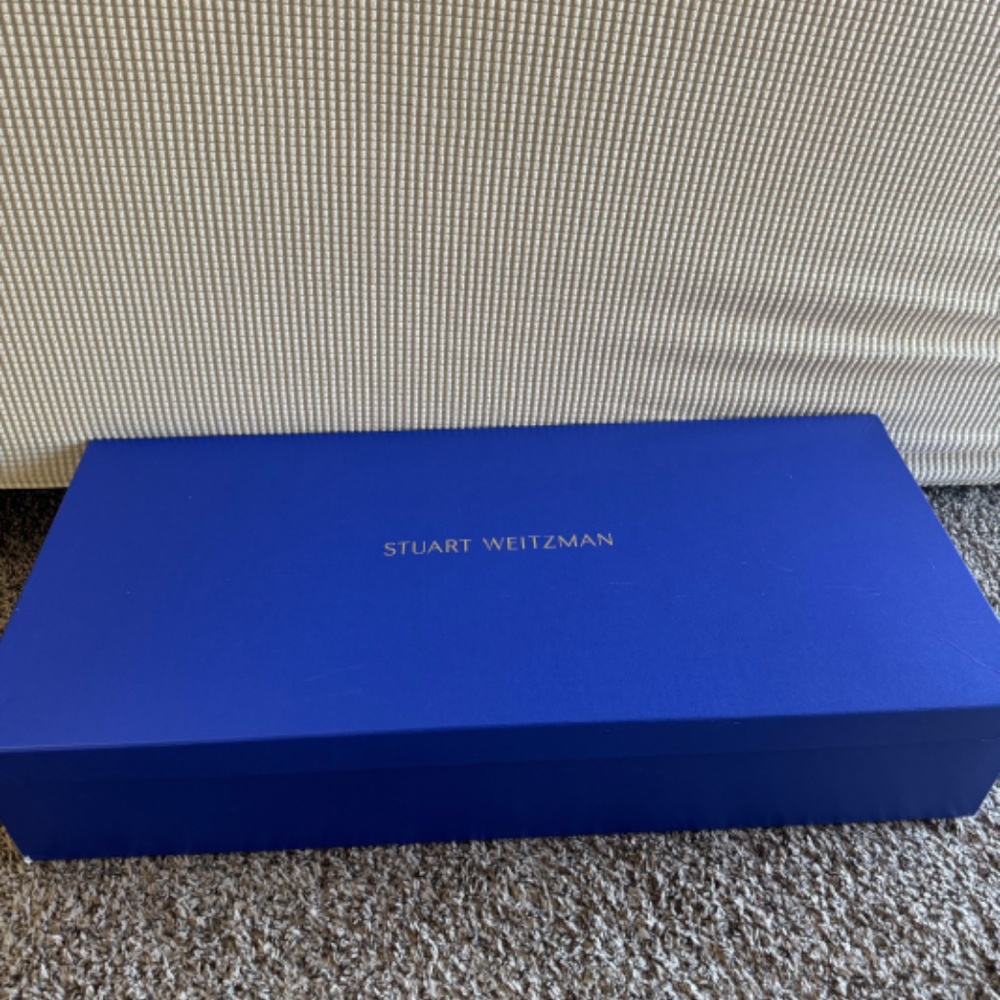 Stuart Weitzman - Picture 4 of 8